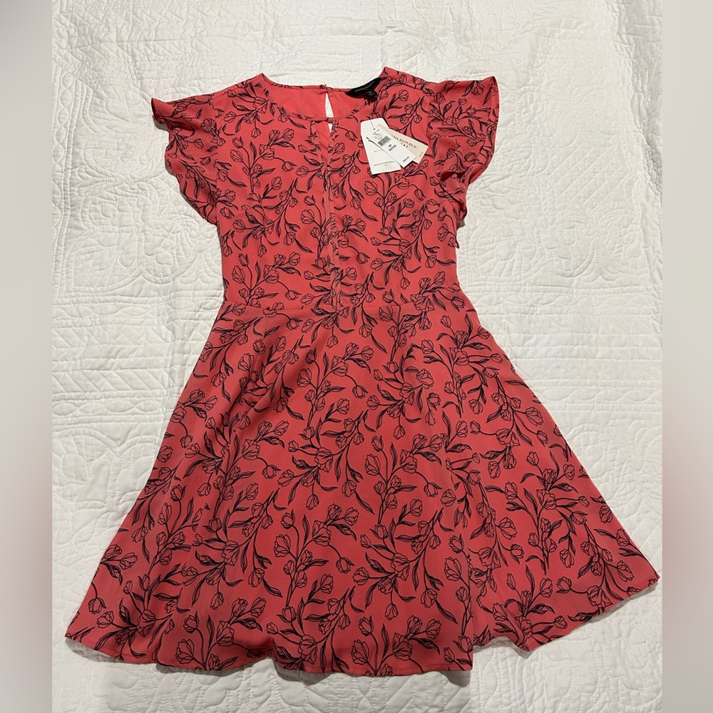 NWT Coral flutter sleeve defined waist size 0 petite dress.